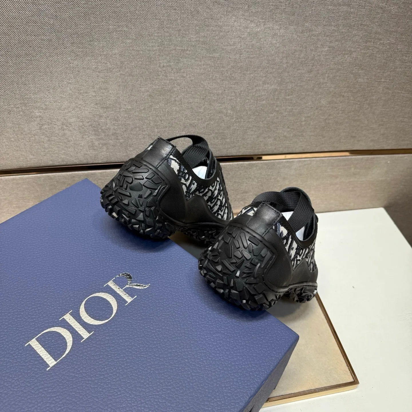 ⬛️Men's shoes 💰p442 [Dior~] Men's casual shoes 2025z cabinet sales simultaneously 🔶Size: 39-44 #️⃣ 🔷2 colors🔜The upper is made of multi-material splicing➕Genuine leather lining, comfortable and breathable, sole: original comfortable and wear-resistant outsole, ⚠️Real shot📱Photographed🎬The real thing is better📢📢📢